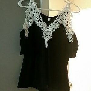 Womens black white lace open shoulder shirt XL